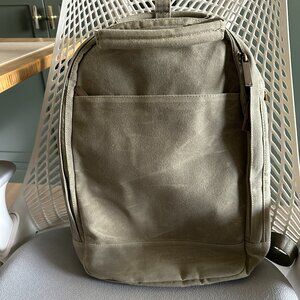 Day Owl Slim Pro Backpack (Pale Olive)